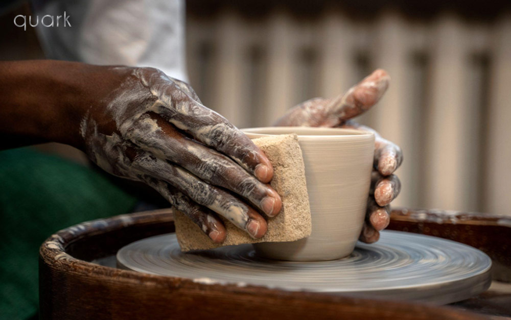 Modern Pottery Techniques with Quark Wheel